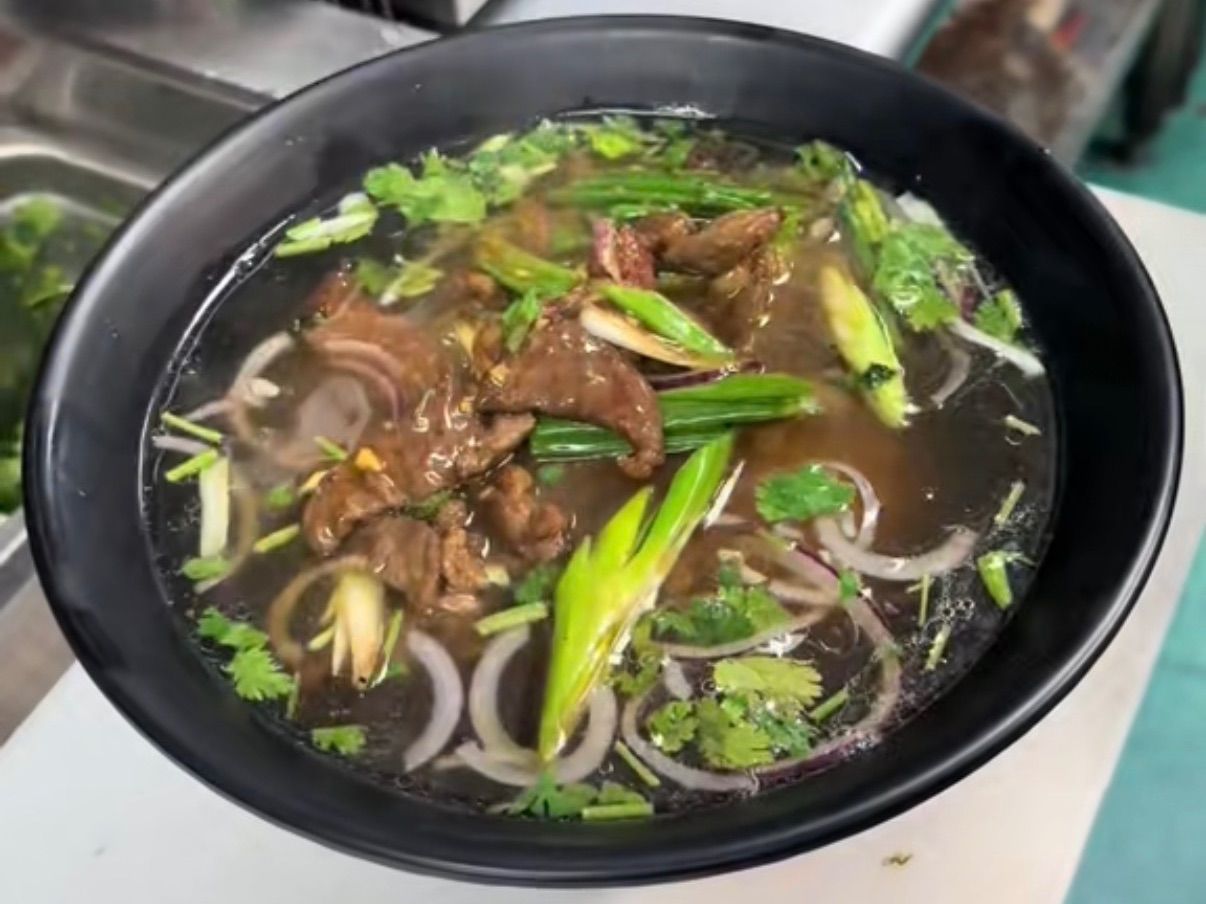 P10. Stir-Fried Ribeye Pho.