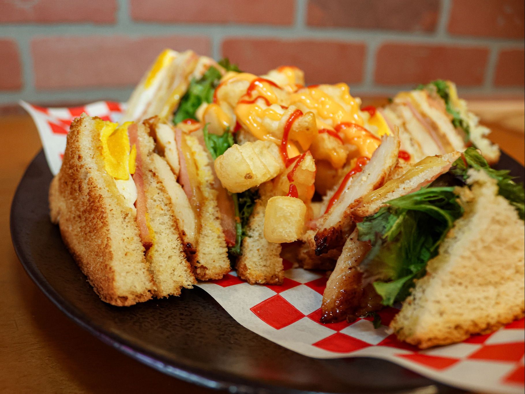 Club House Chicken Sandwich / Sándwich Club House de Pollo.