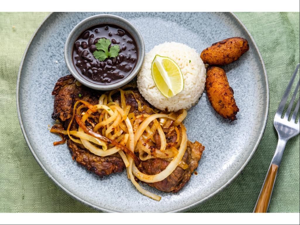 Bistec Encebollado Plato.