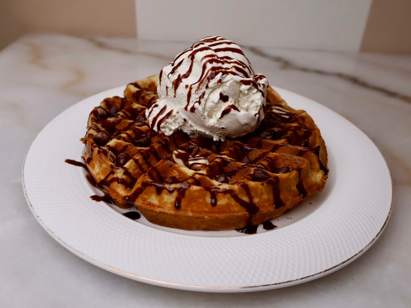 Waffle Cream (Waffle + Ice Cream + Topping).