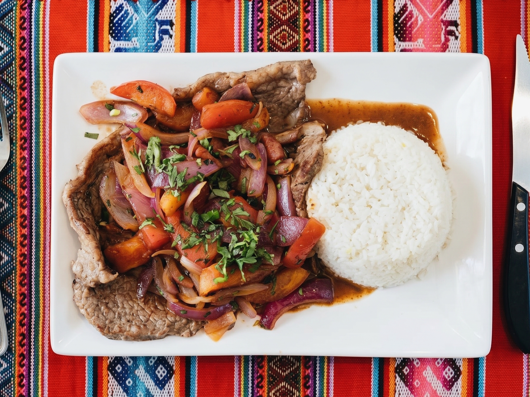 Bistec Encebollado Con Arroz, Frijoles