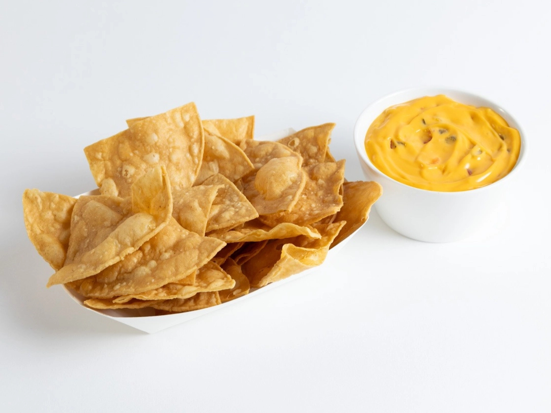 Sombrero Chips w/Queso.