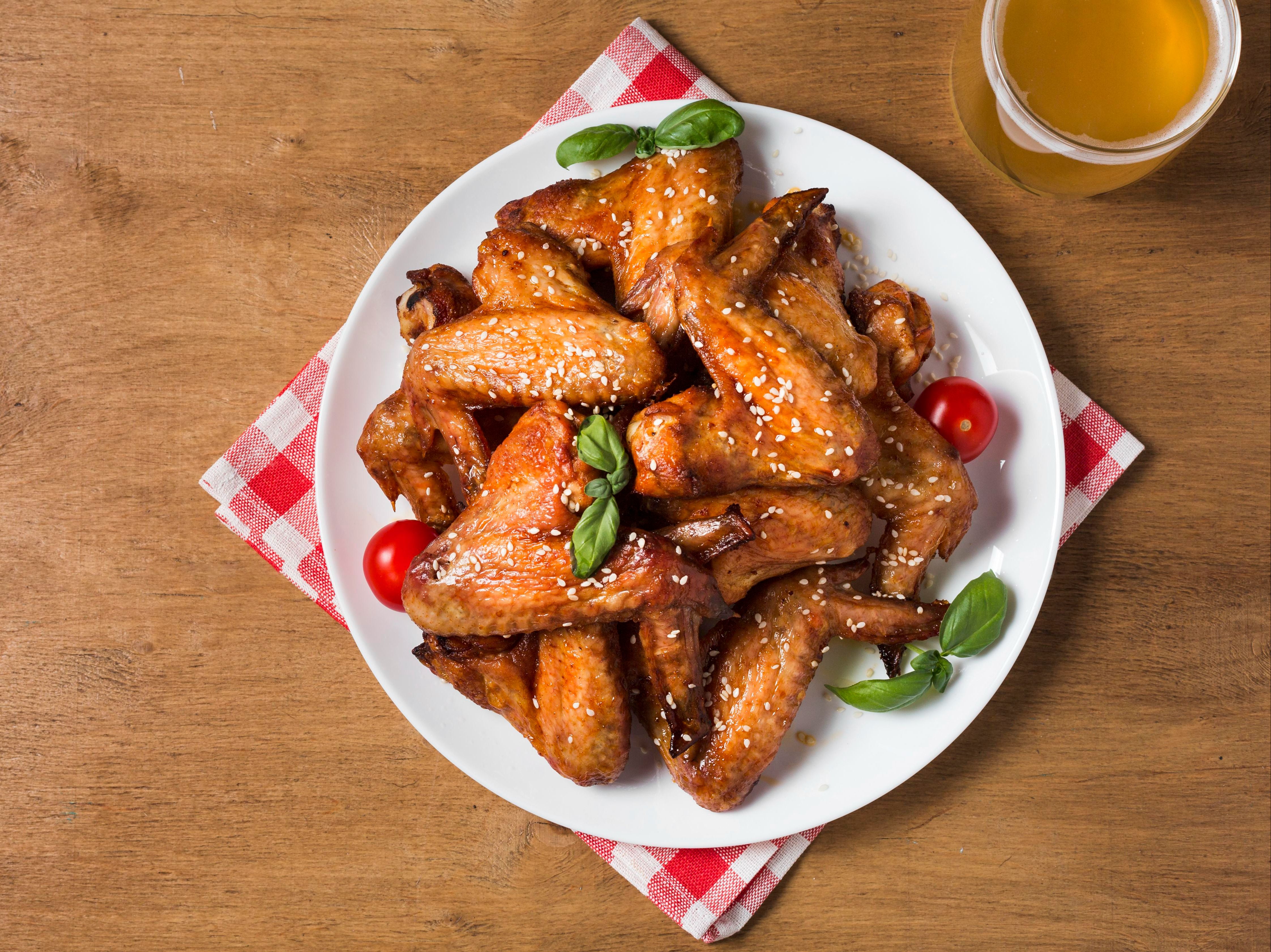 27. Cánh Gà Chiên Nước Mắm/ Chiken Wings W/ Fish Sauce.