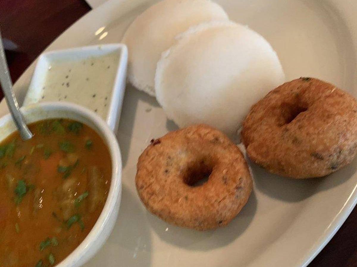 Idly And Medhu Vada Combo*.