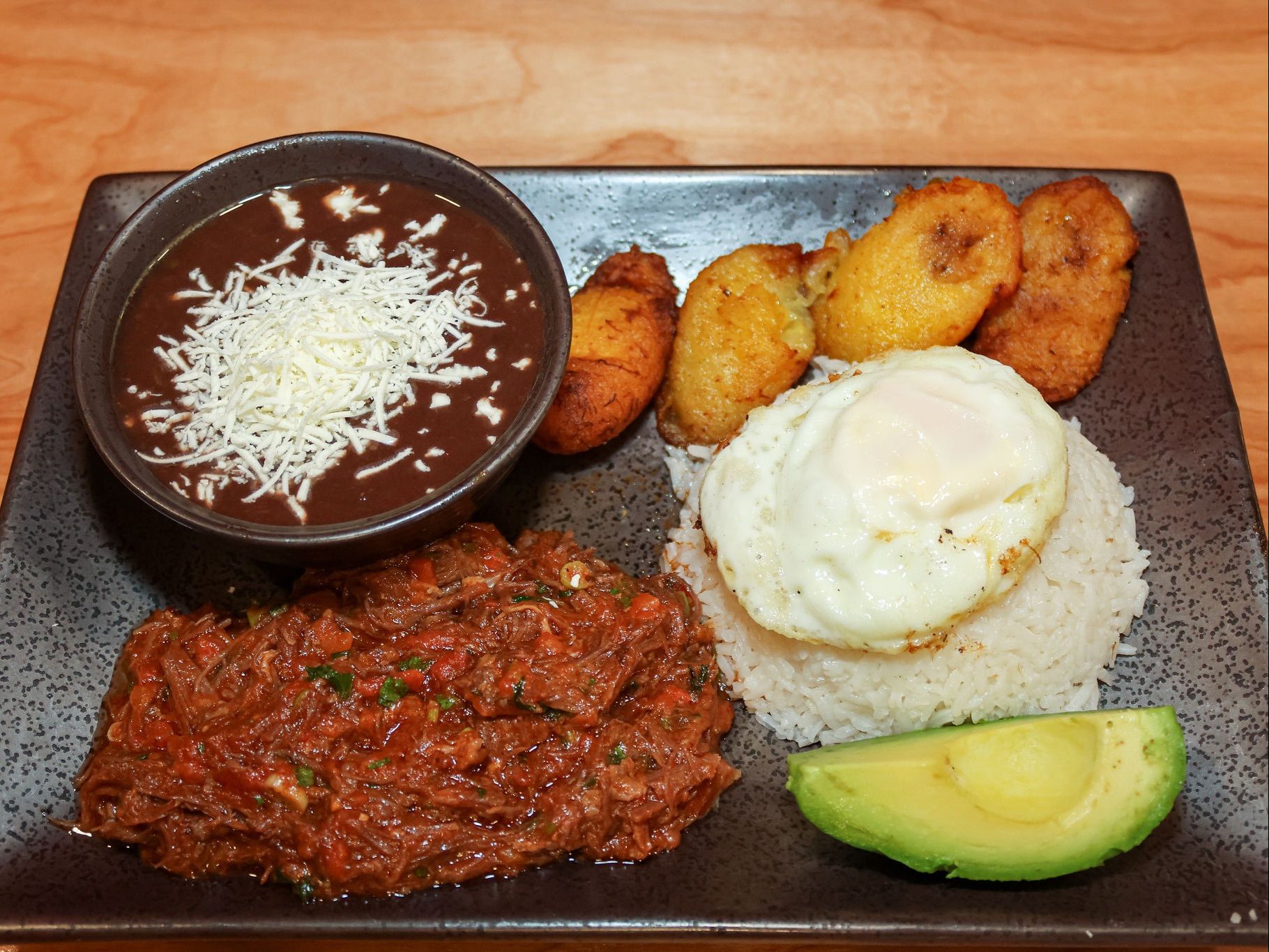 Pabellón Criollo Plate / Pabellón Criollo.