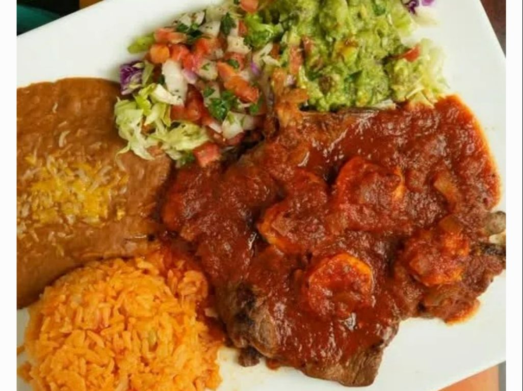 Bistec Y Camarones.