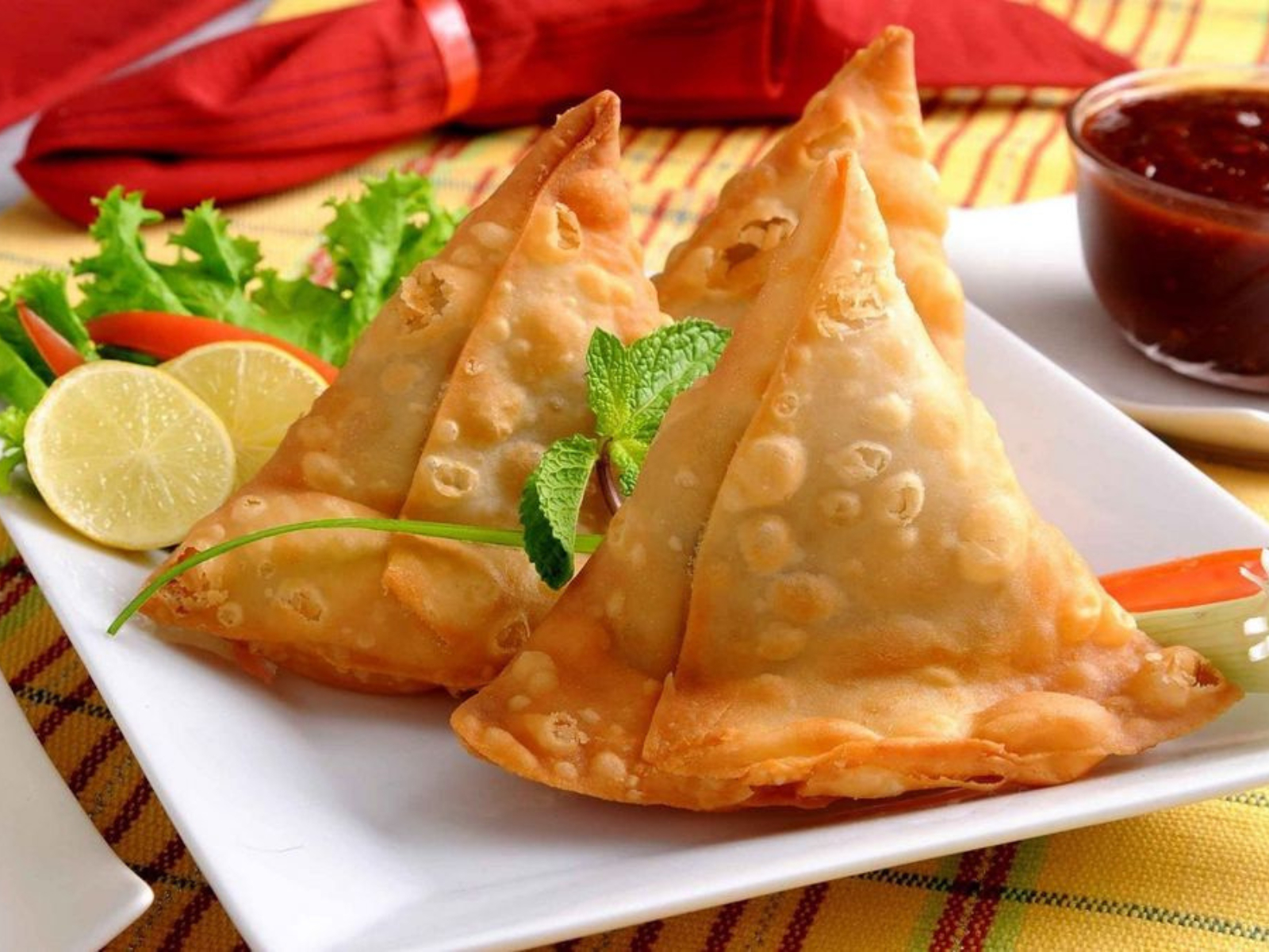 Chicken Samosa. (2Pcs).