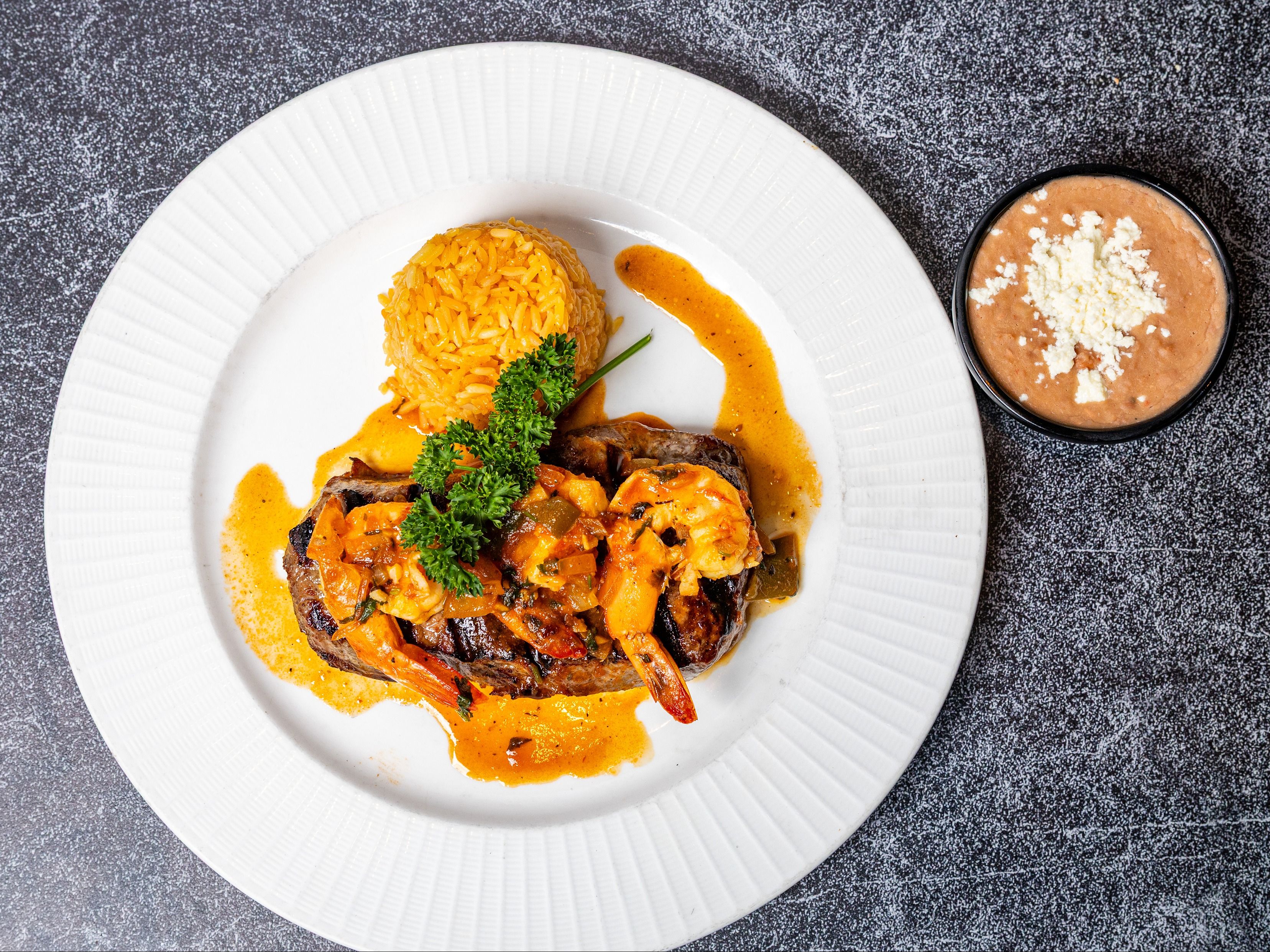 Steak con Camarones.