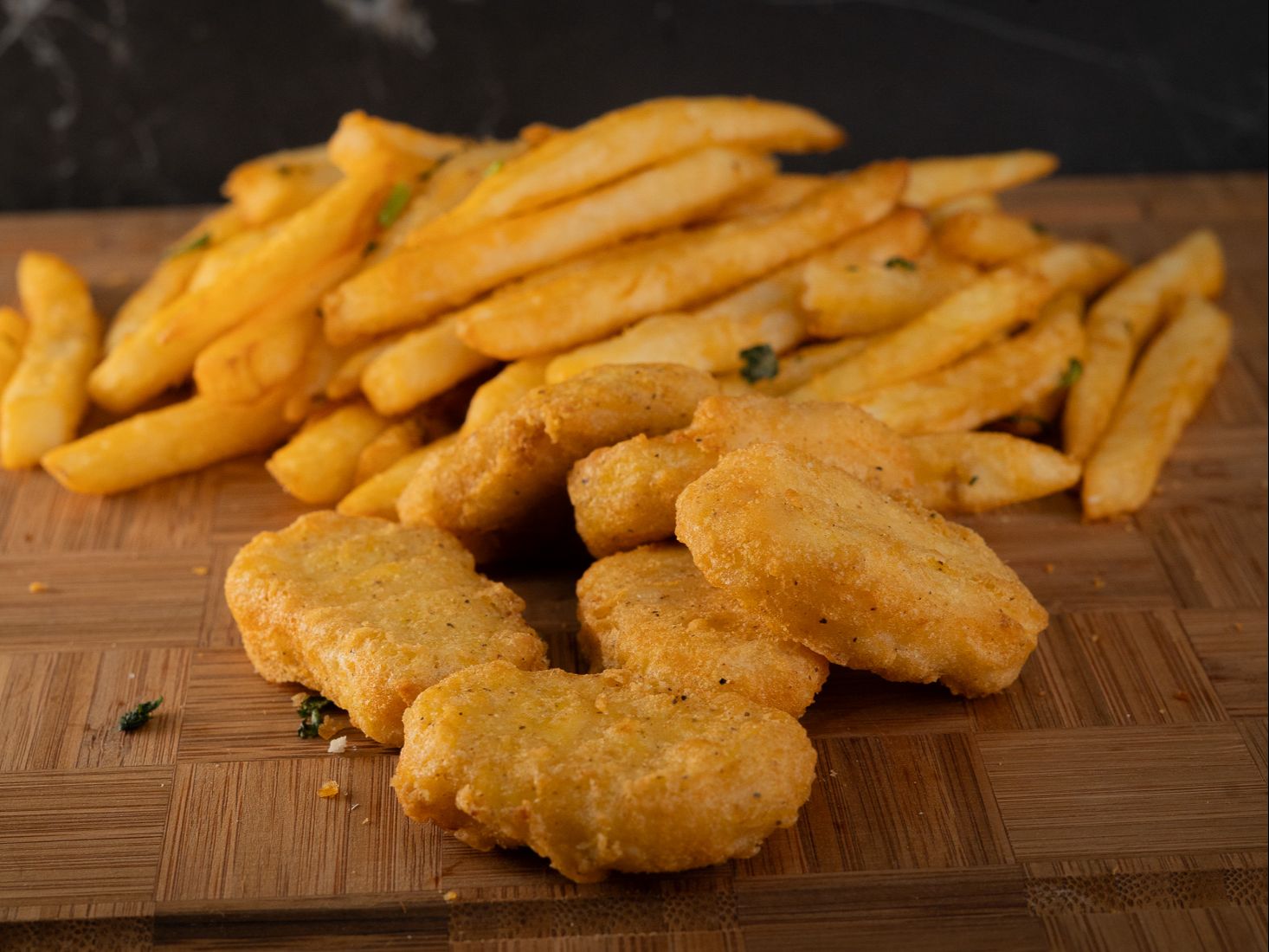 Nuggets (6) W/ Fries.