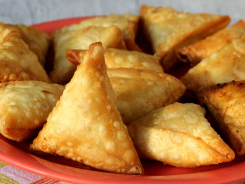 Onion Samosa (8Pcs).
