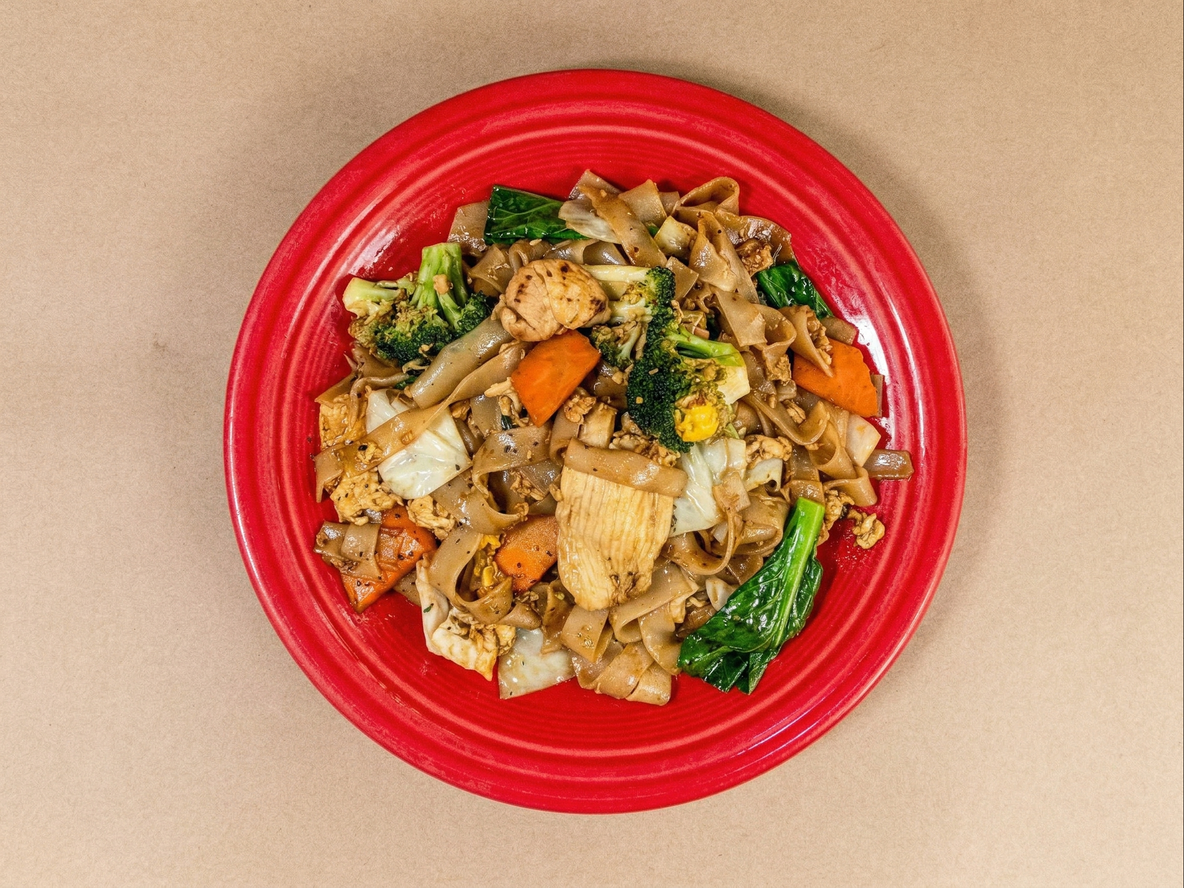 Chicken Flat Rice Noodles Stir-Fried.