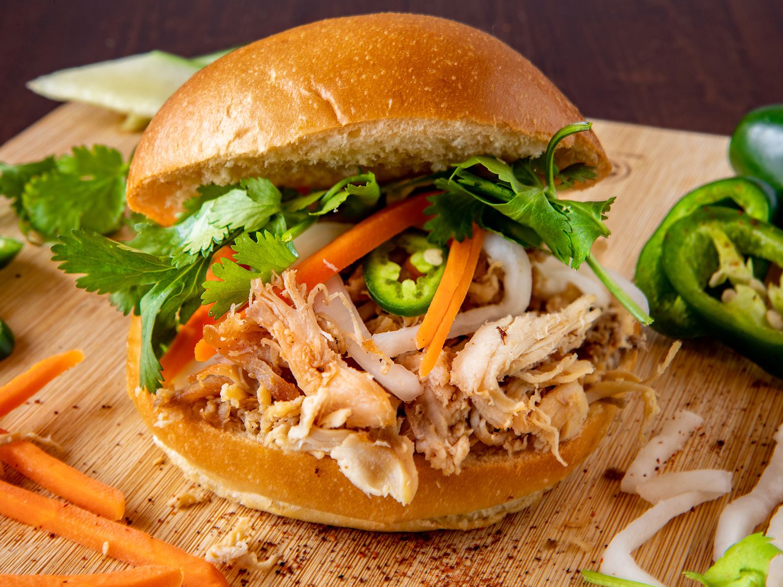 G4. SHREDDED CHICKEN / BURGER GÀ XÉ.