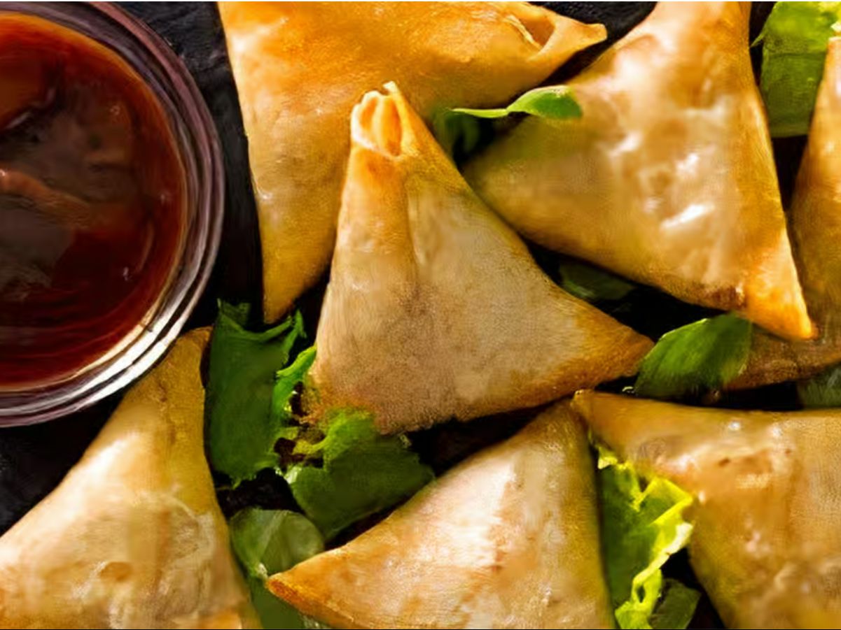 Mini Veg Samosa (9 Pieces).