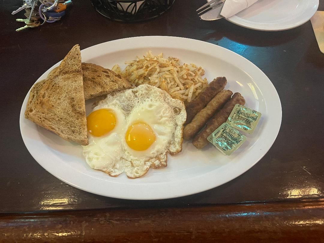 2 Eggs w/ Meat & Hashbrowns