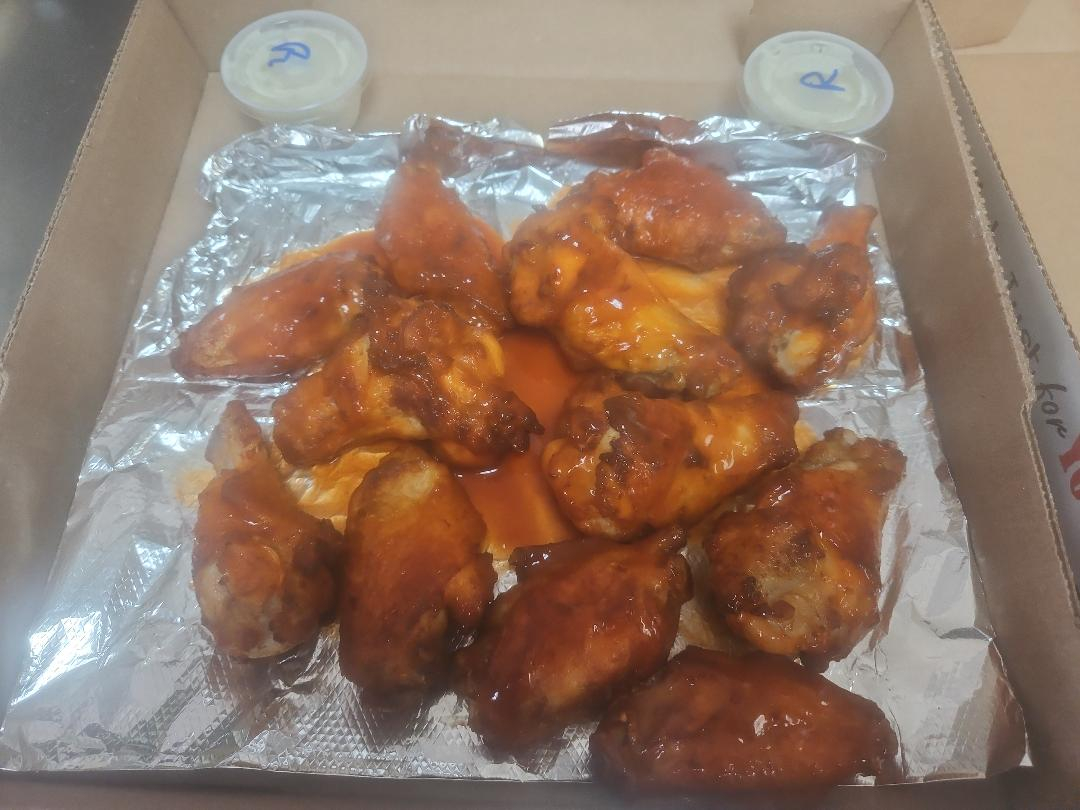 12 Piece Wings w/Pizza