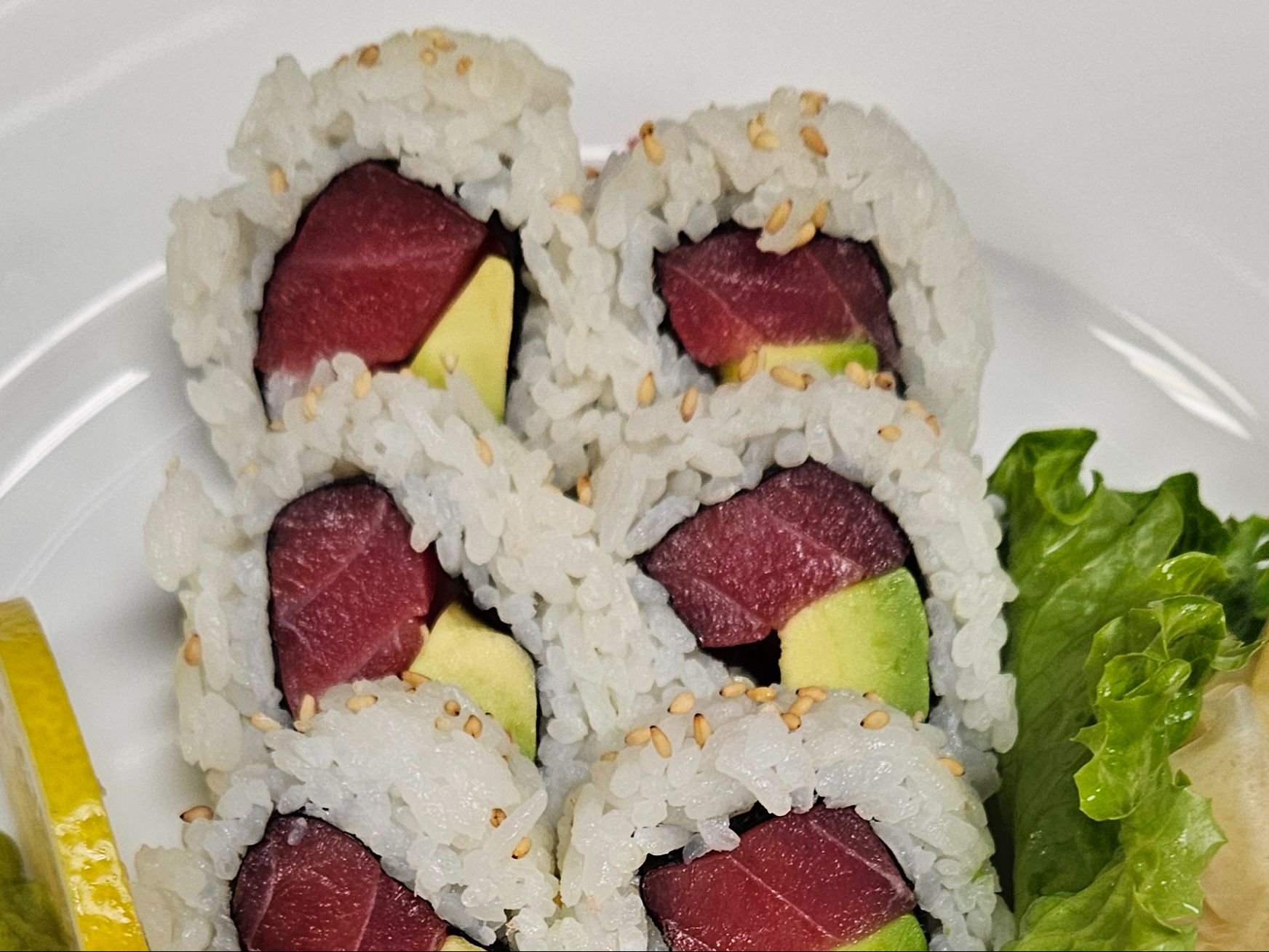 TUNA AVOCADO ROLL.