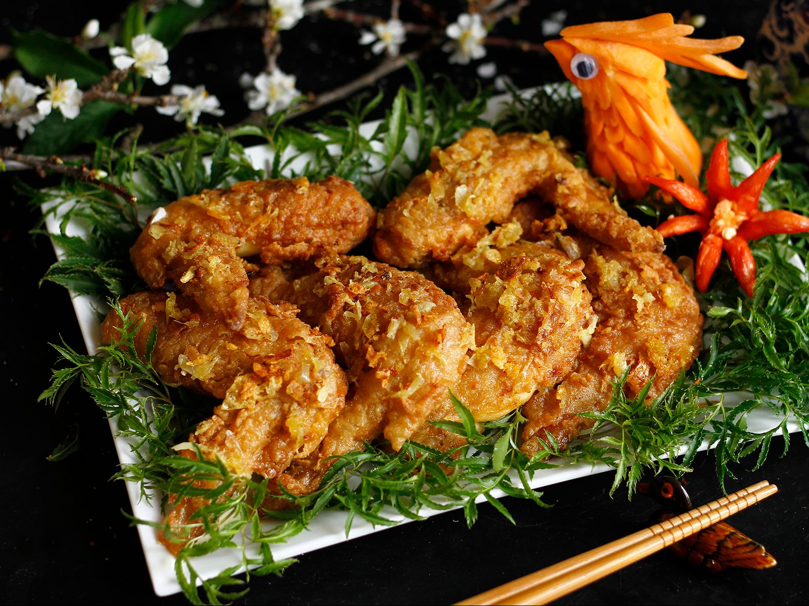 GARLIC CRUNCH WINGS (4PCS) - ** NO SAUCE ** CÁNH GÀ CHIÊN TỎI (4PCS).