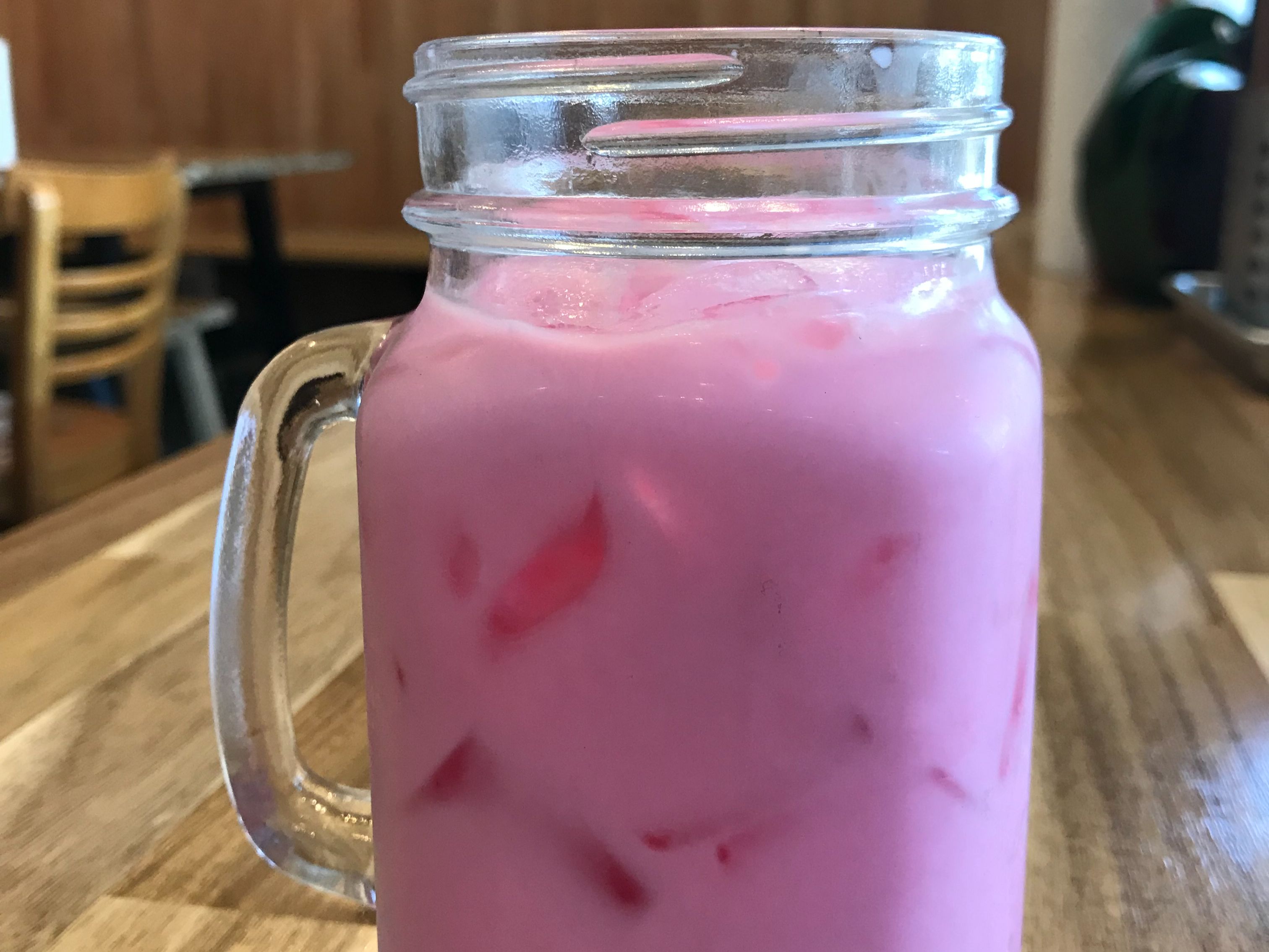 Nome Yan (Sala) นมเย็นน้ำแดง.