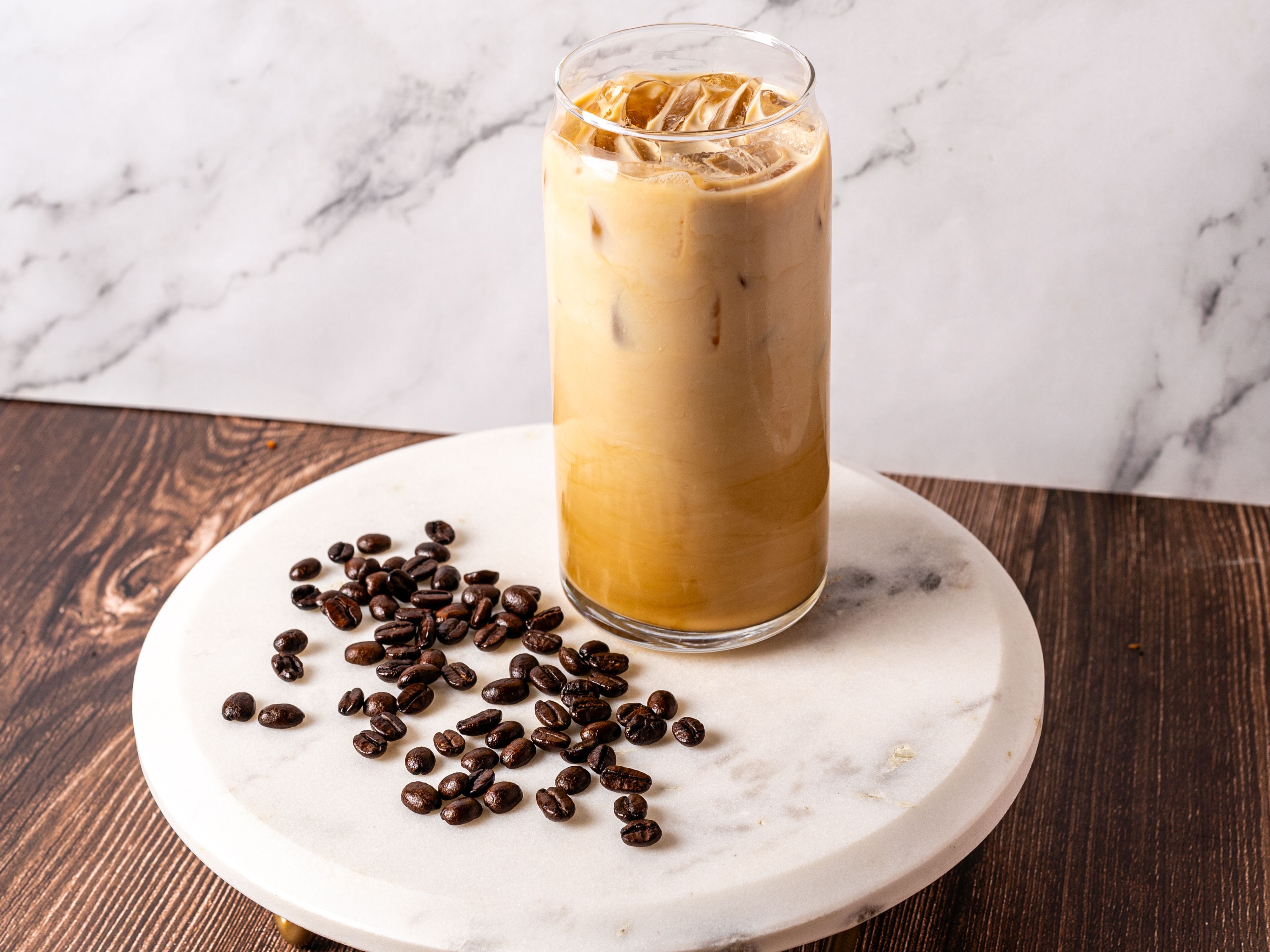 ICED LATTE.