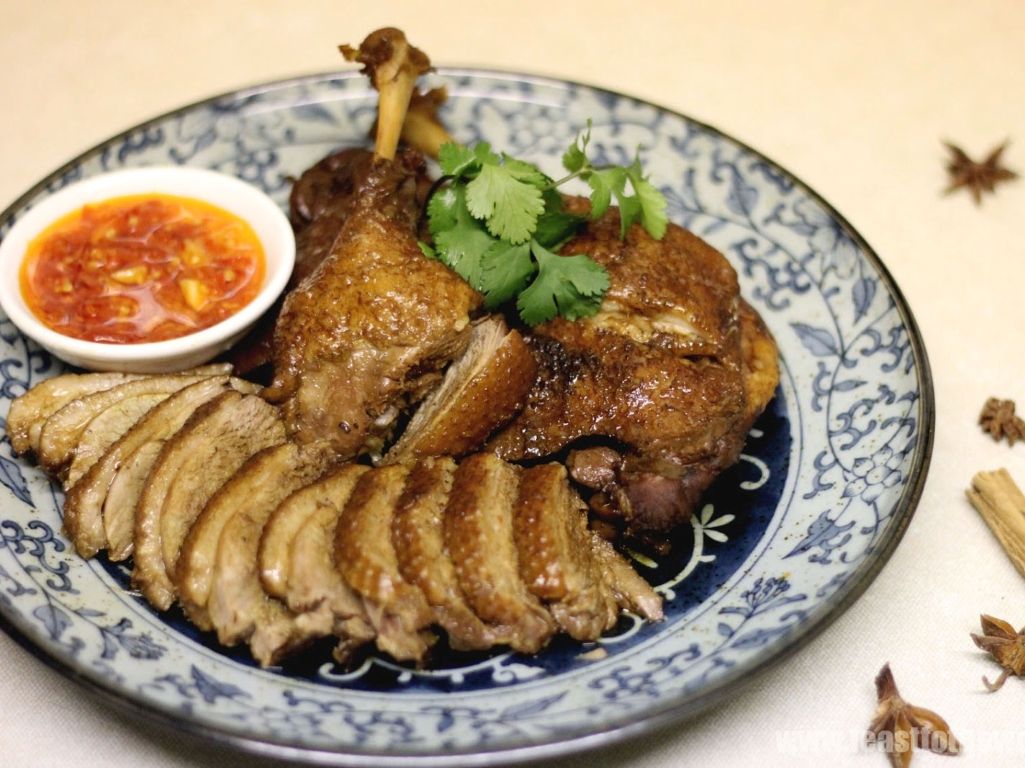 Braised Duck W/ Assorted meat / Vịt kho thập cẩm / 炖鸭配杂肉.