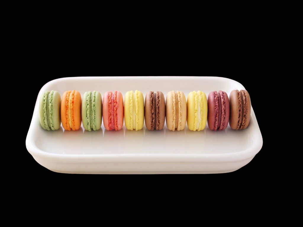 MACARONS PLATTER (24 hours required).