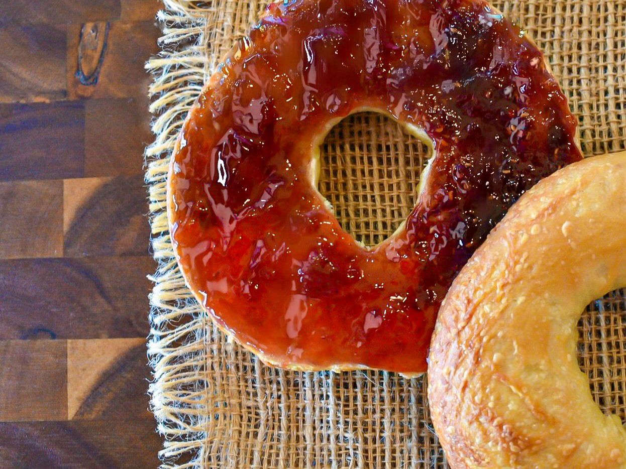 BAGEL W/BUTTER & JELLY.