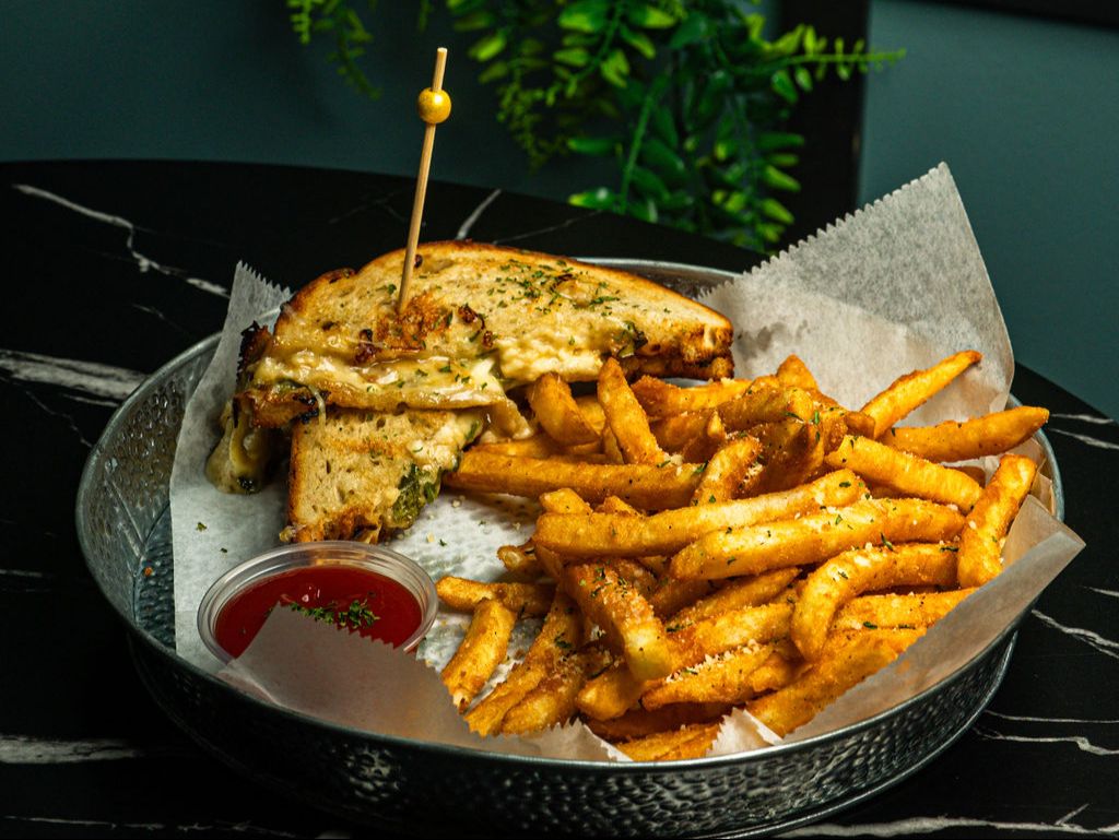 Not your Mommas Grilled Cheese & Fries