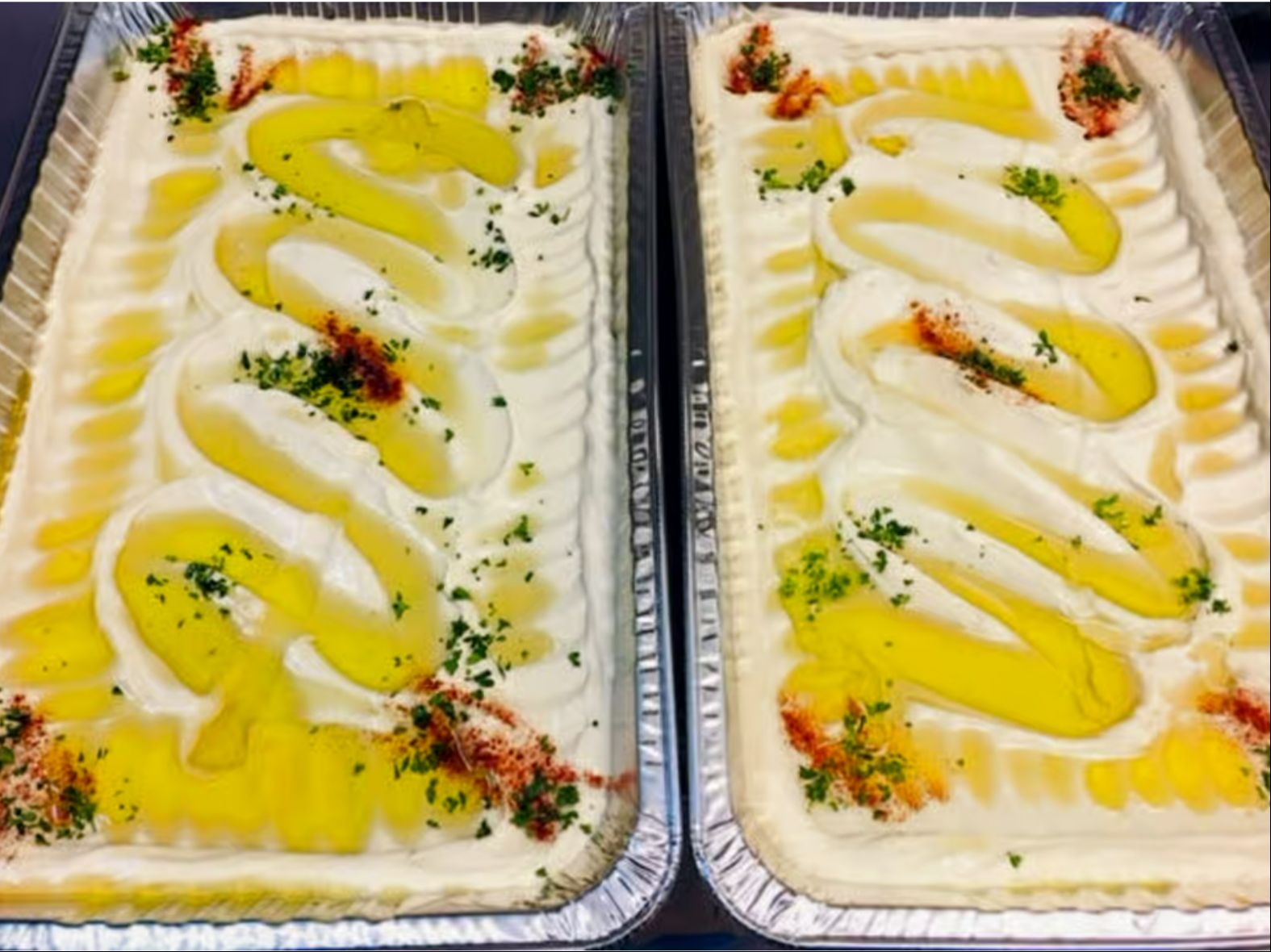 Hummus Tray/ 6 Pita.