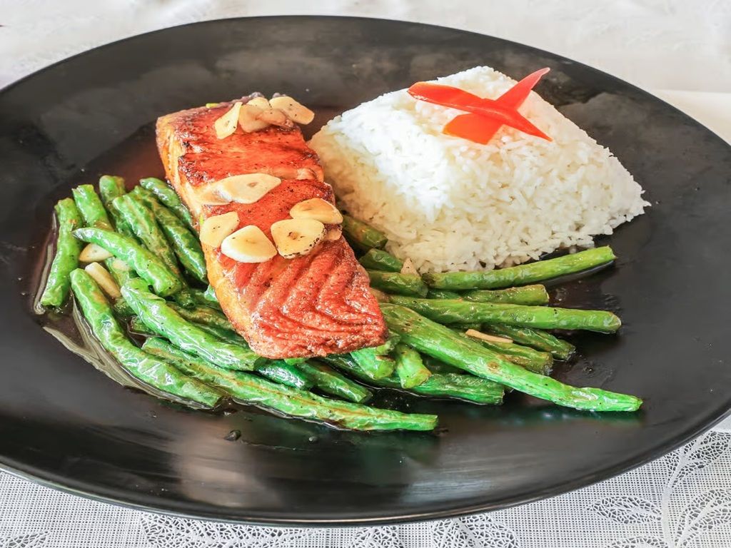 SALMON WITH GREEN BEAN