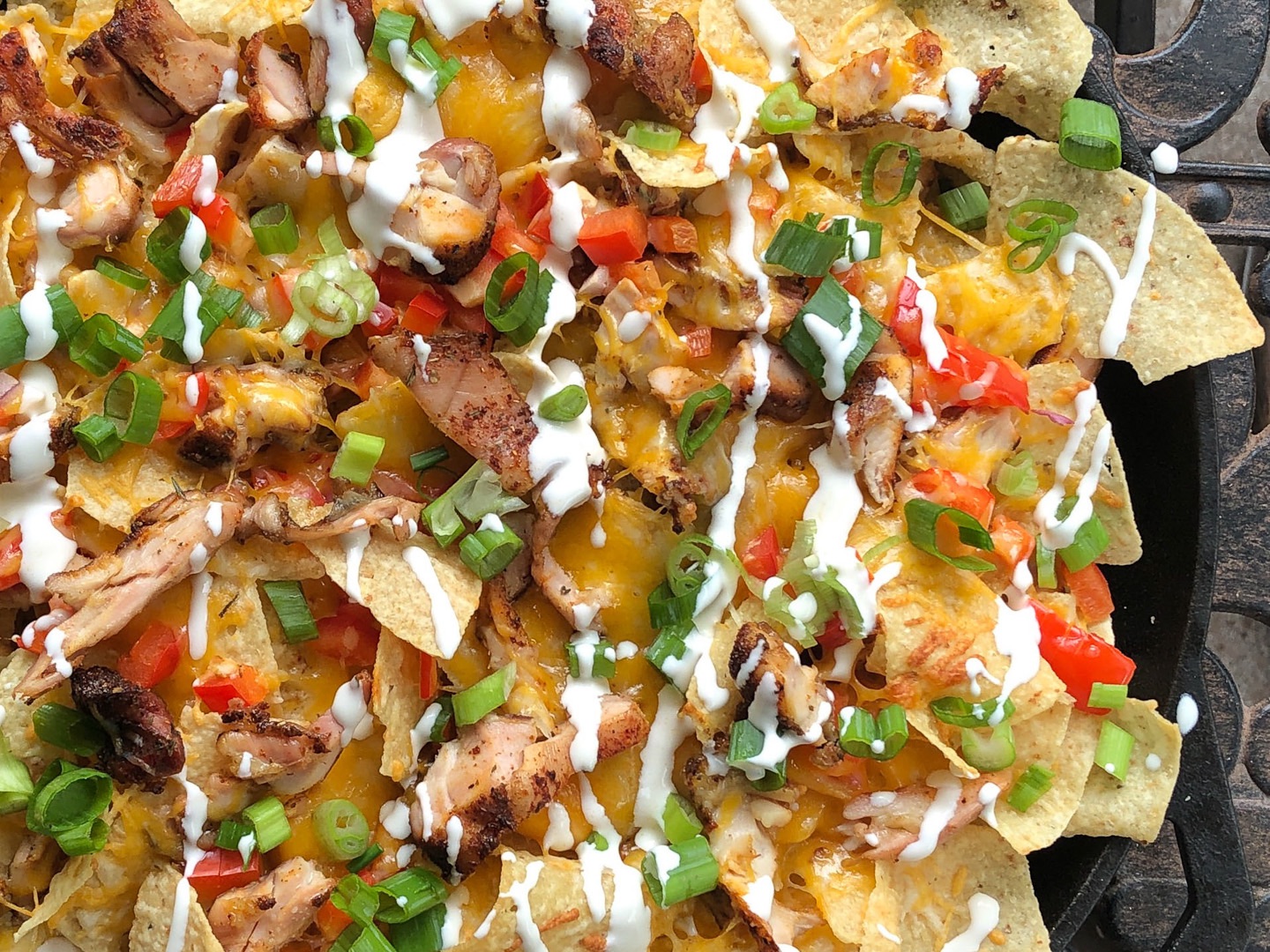 NACHOS WITH CHICKEN.