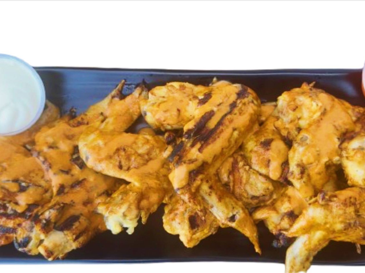 Wings 8 Pieces (Hot, Mild, Spicy Wing Sauce, Garlic Spicy, bbq).