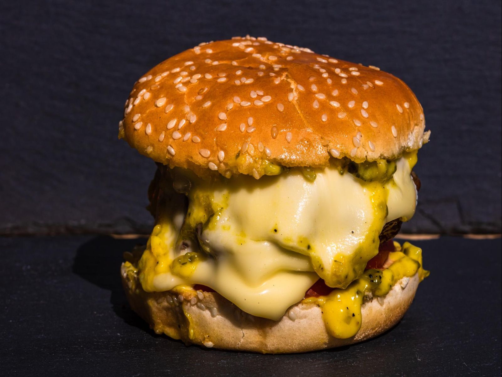 KIDS CHEESE BURGUER.