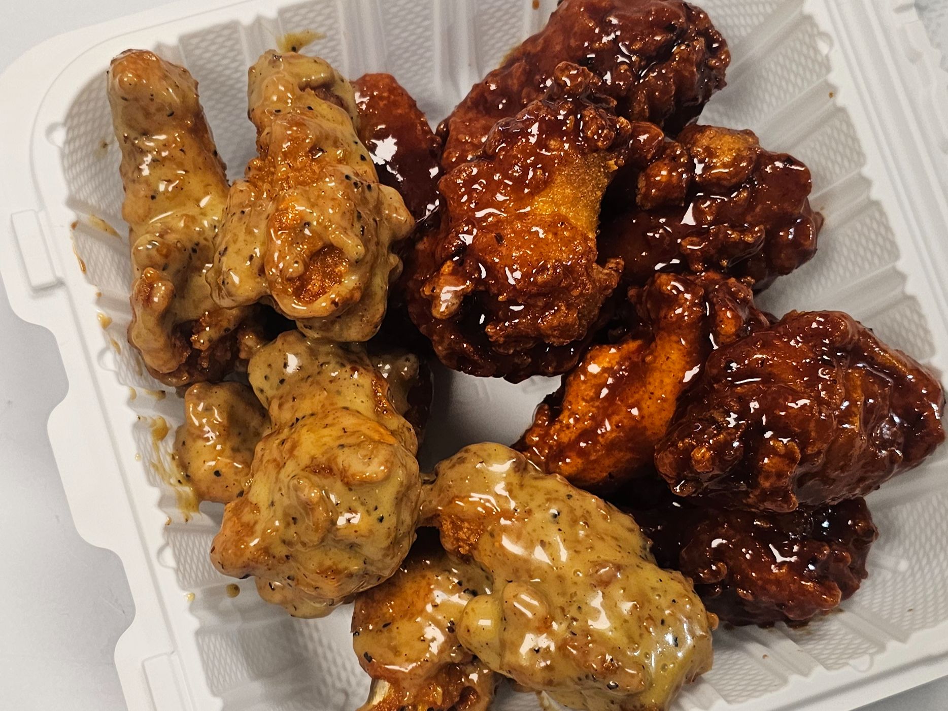 Wings 12 Pcs 2 Spice & 2 Dip.