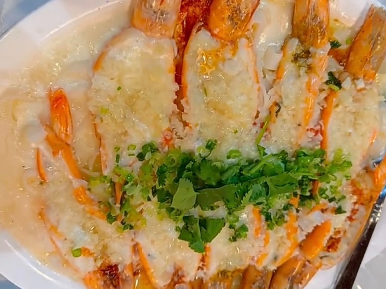 Garlic Prawn Steamed Fun 蒜蓉大虾蒸河粉.