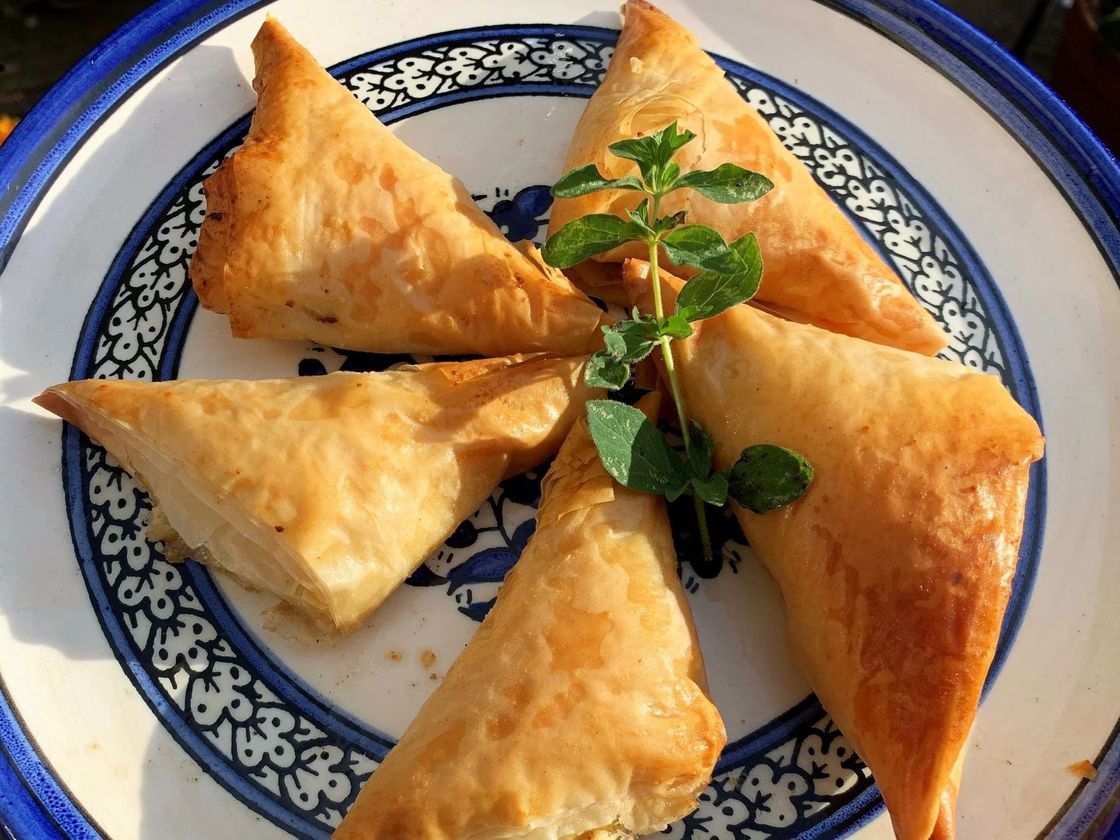 Tiropitakia (6) Cheese Triangles.