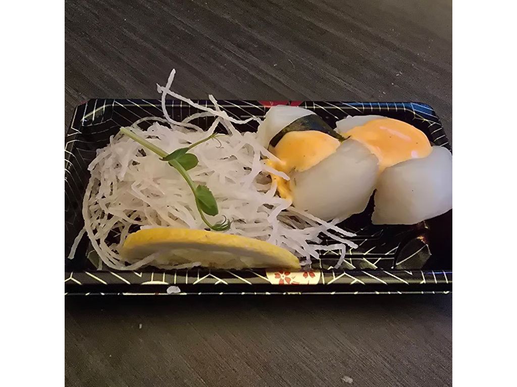 Hotate Nigiri (Scallop).