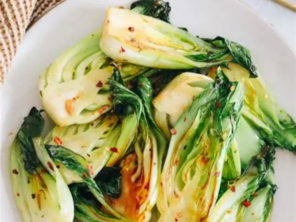 Baby Bok Choy w/ Garlic Sauce / Cải thìa non xào sốt tỏi / 蒜蓉小白菜.