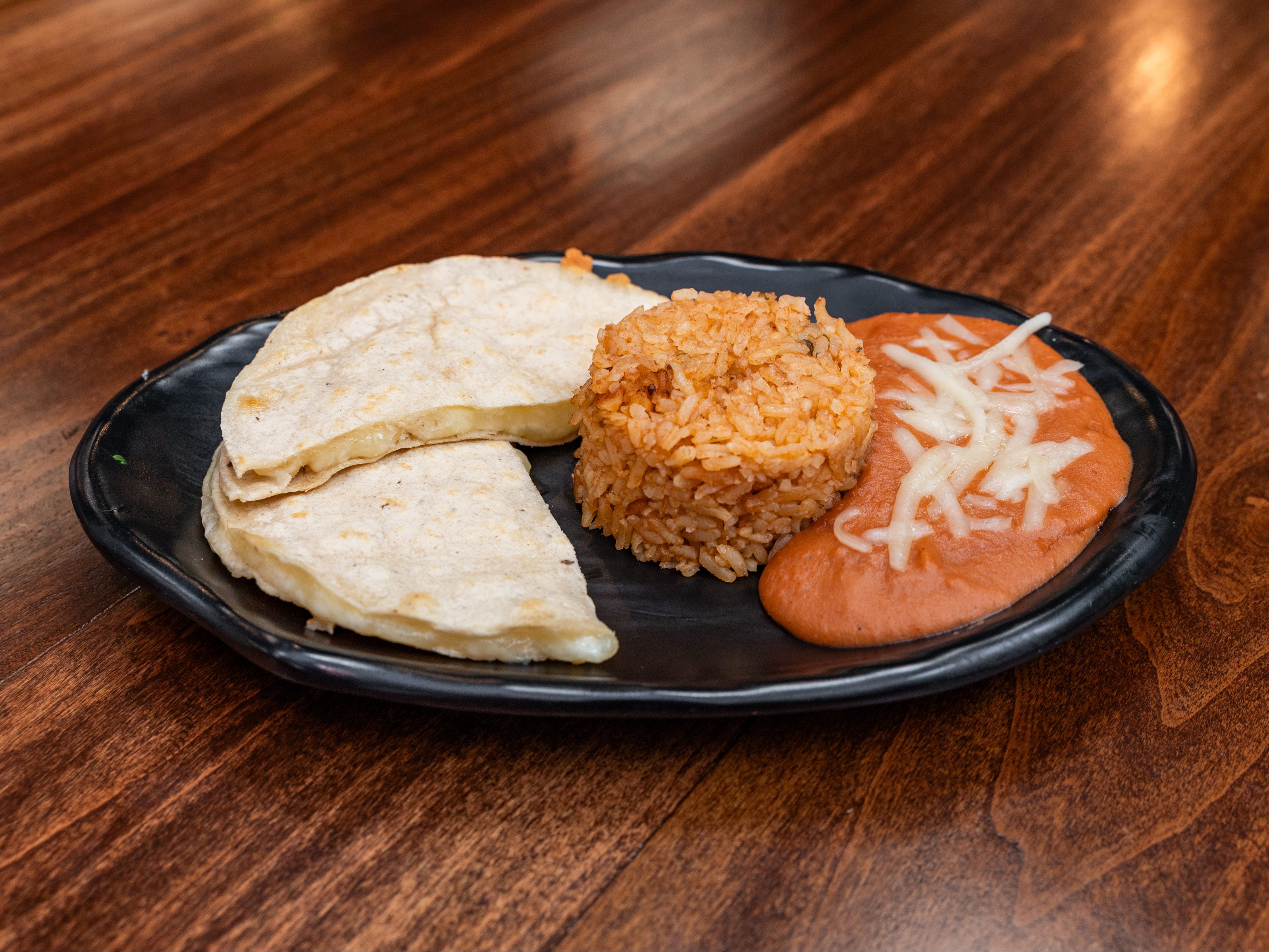 QUESADILLA ONLY CHEESE.