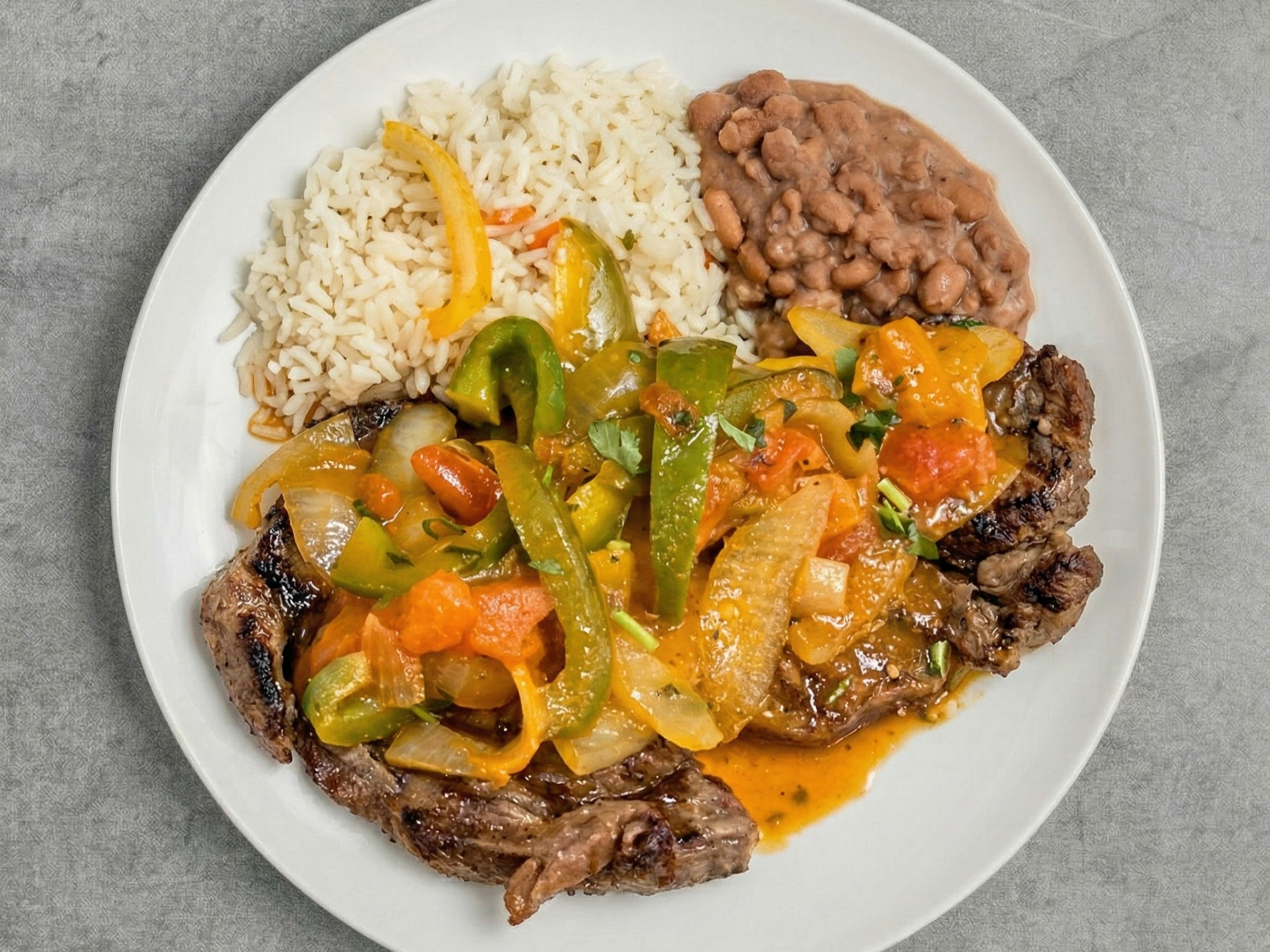 Bistec Encebollado.