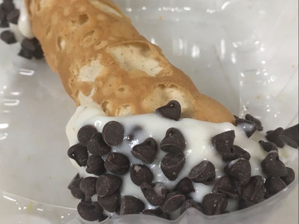 Cannoli.