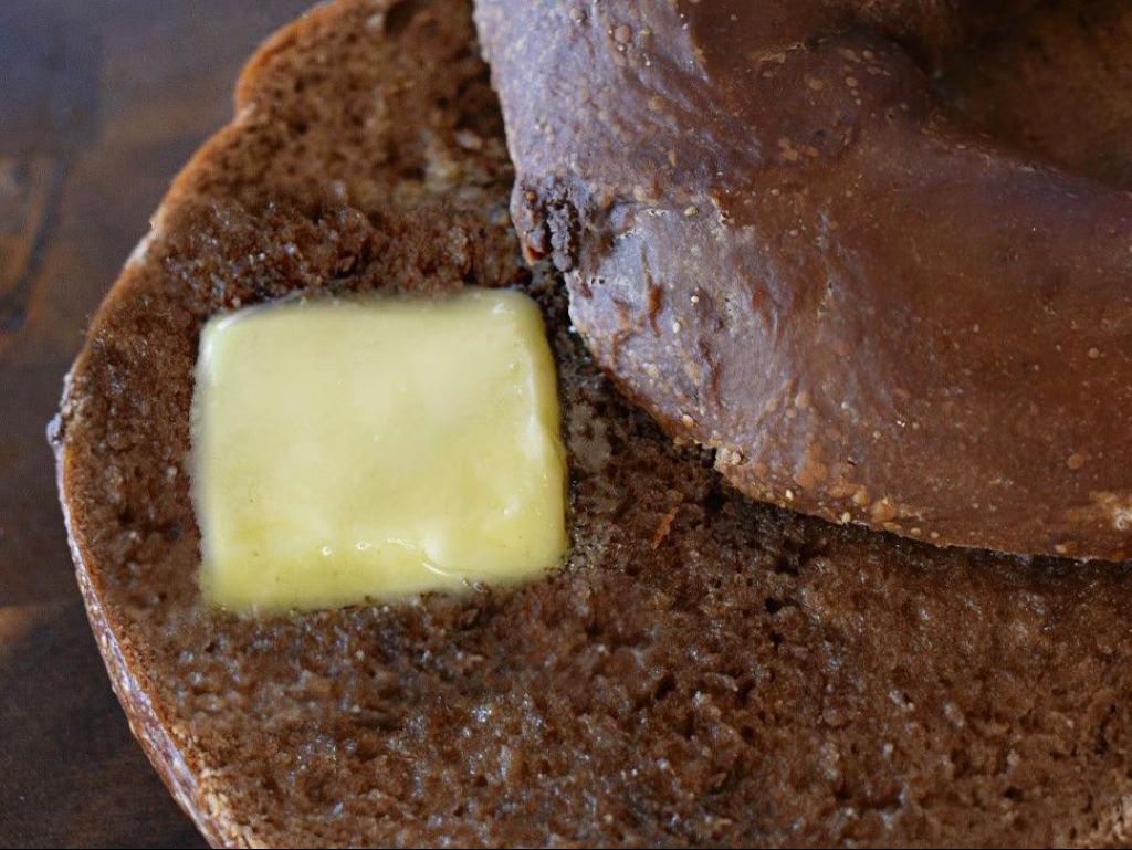 BAGEL W/BUTTER.