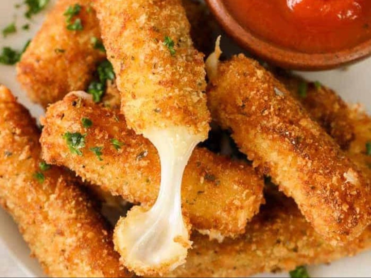 Mozzarella Sticks 6 Piece.