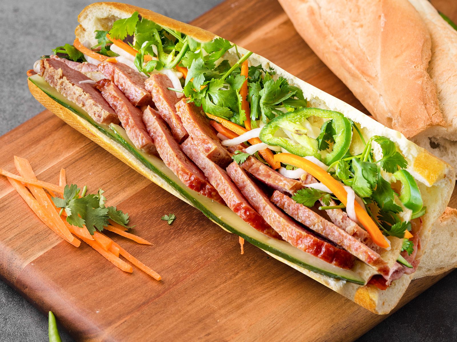 B3. GRILLED PORK PATTIES /BÁNH MÌ NEM NƯỚNG.