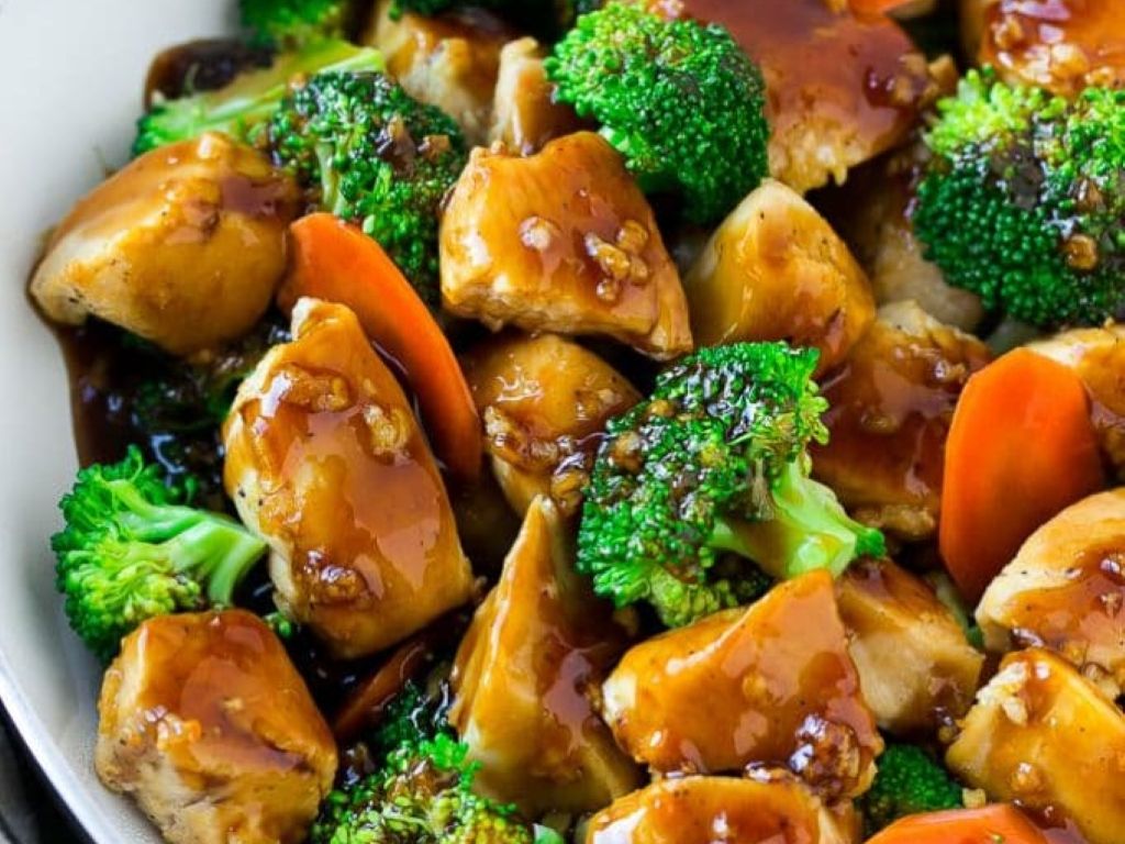 Chicken w/ Broccoli / Gà với bông cải / 西兰花鸡.