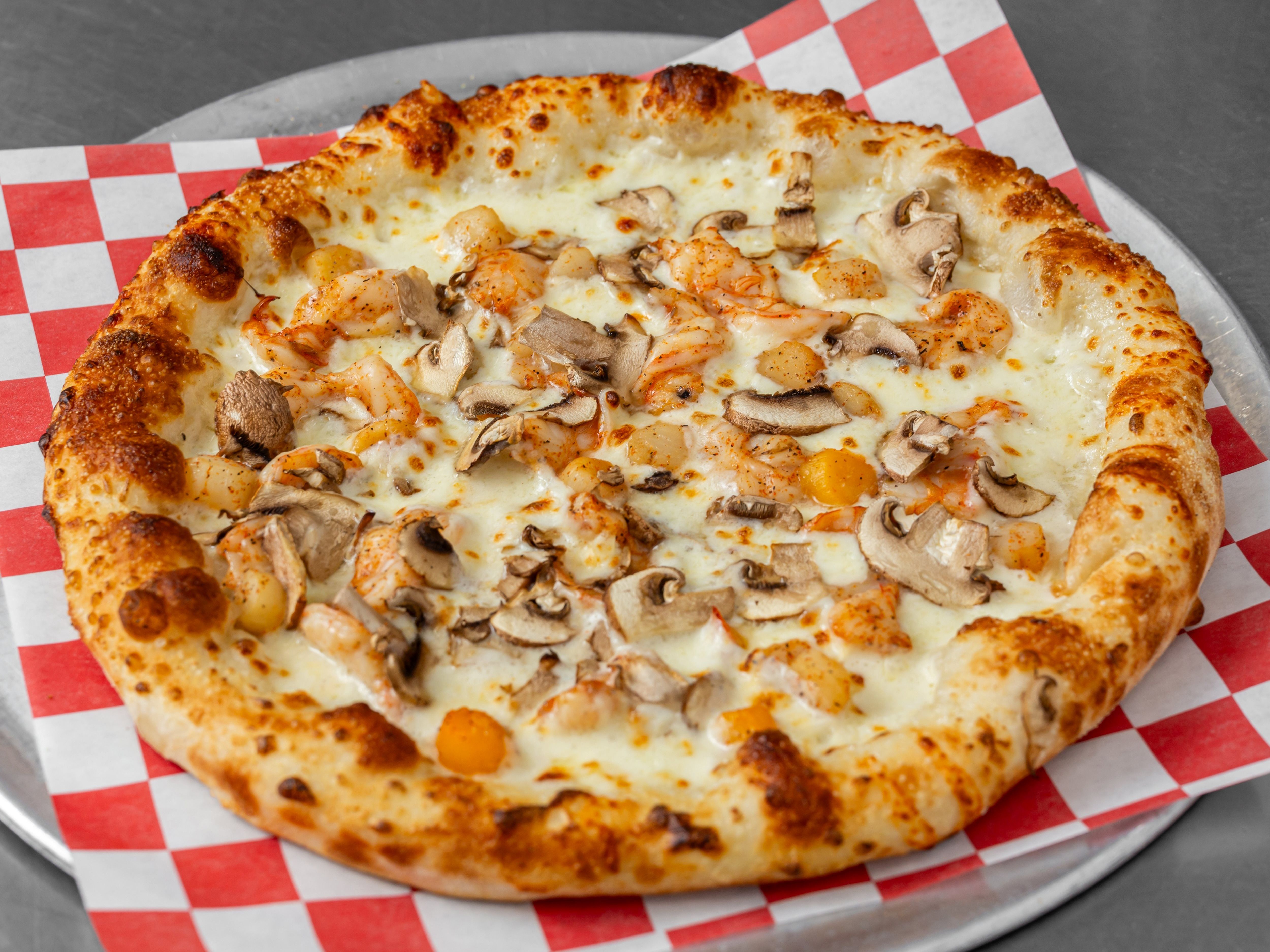 18" Seafood Alfredo Pizza
