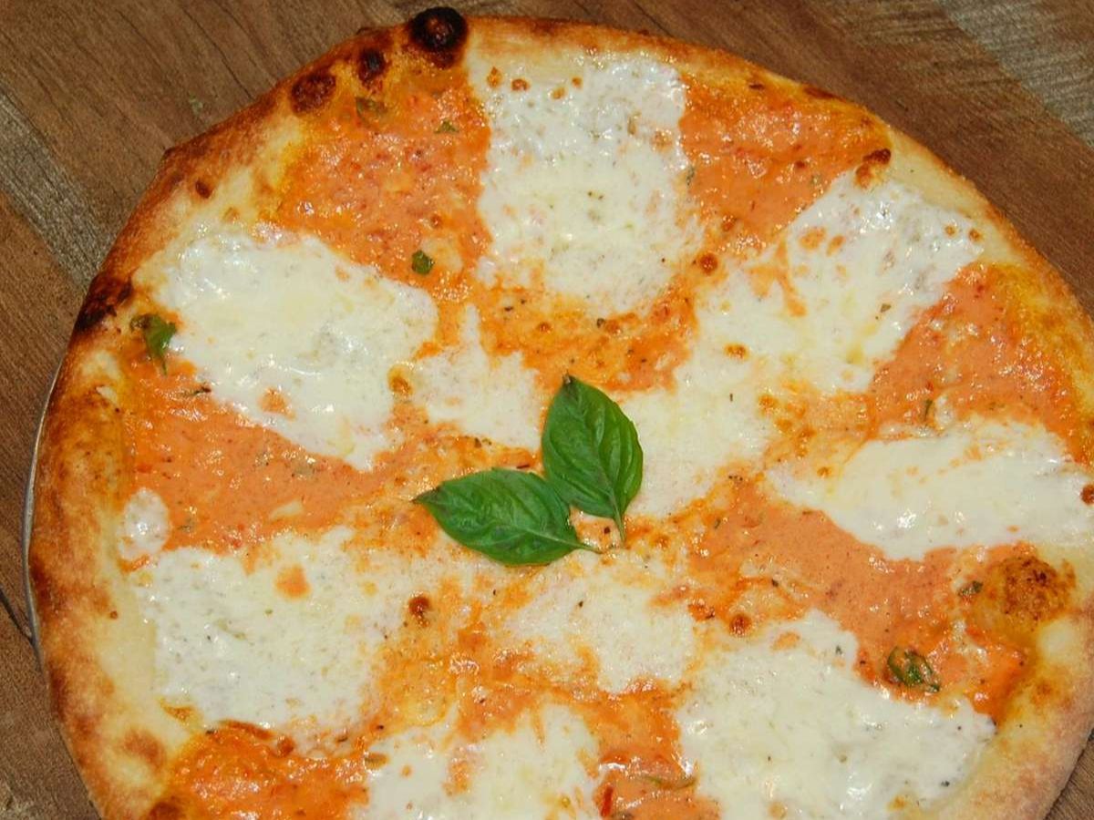 Vodka Sauce Margherita 18 Inch.