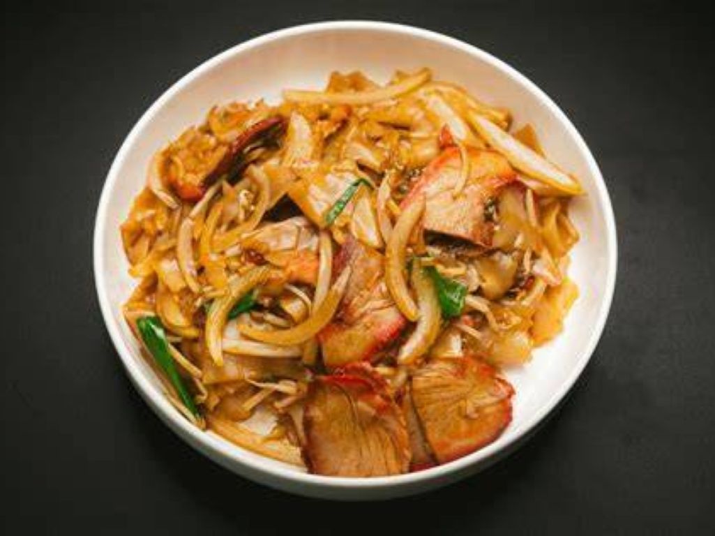 Roast Pork Chow Fun / Mì Xào Thịt Heo Quay / 叉烧炒河粉.