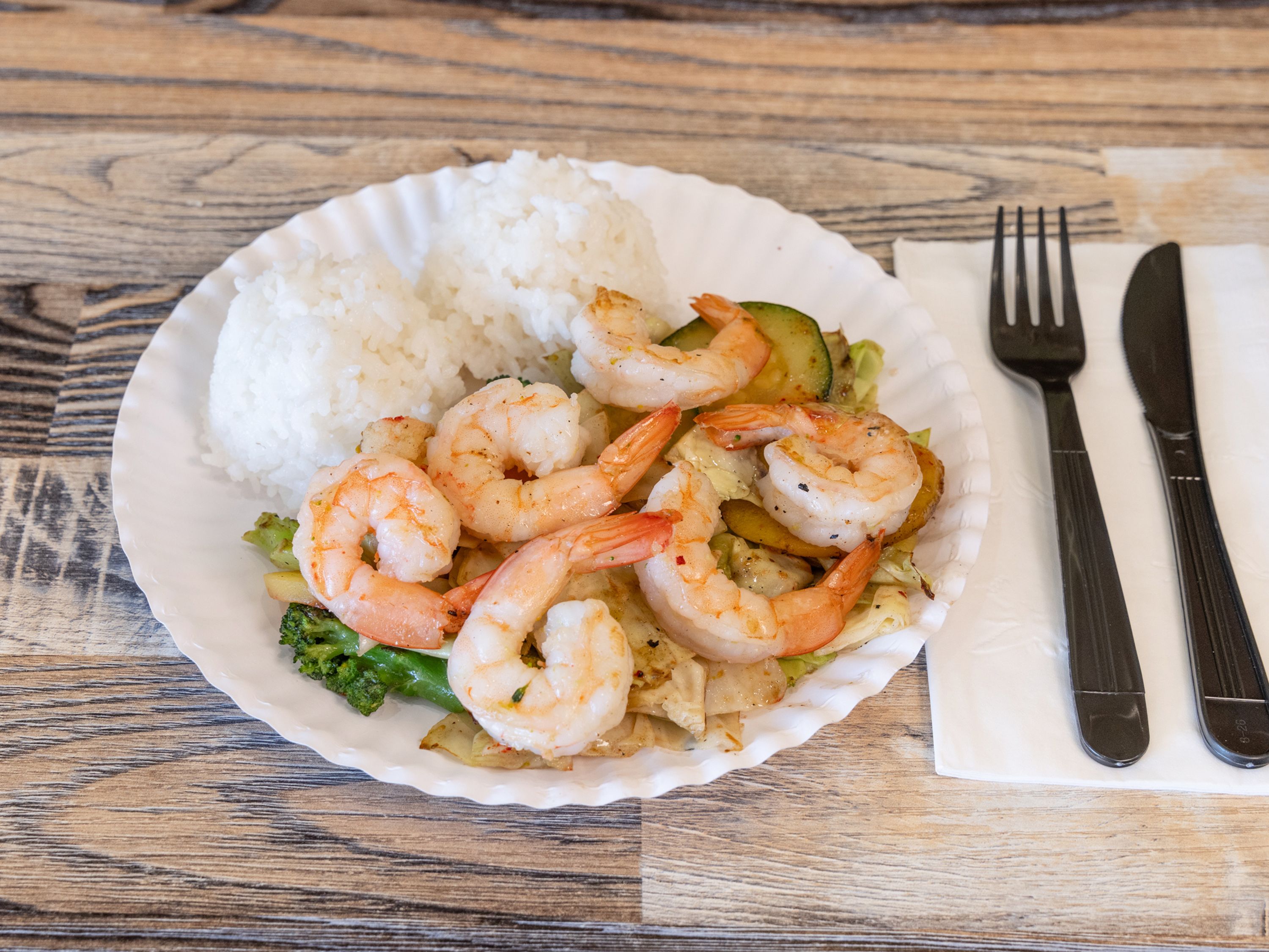 2.Garlic Sautéed Shrimps With Mixed Vegetables (Lunch & Dinner).