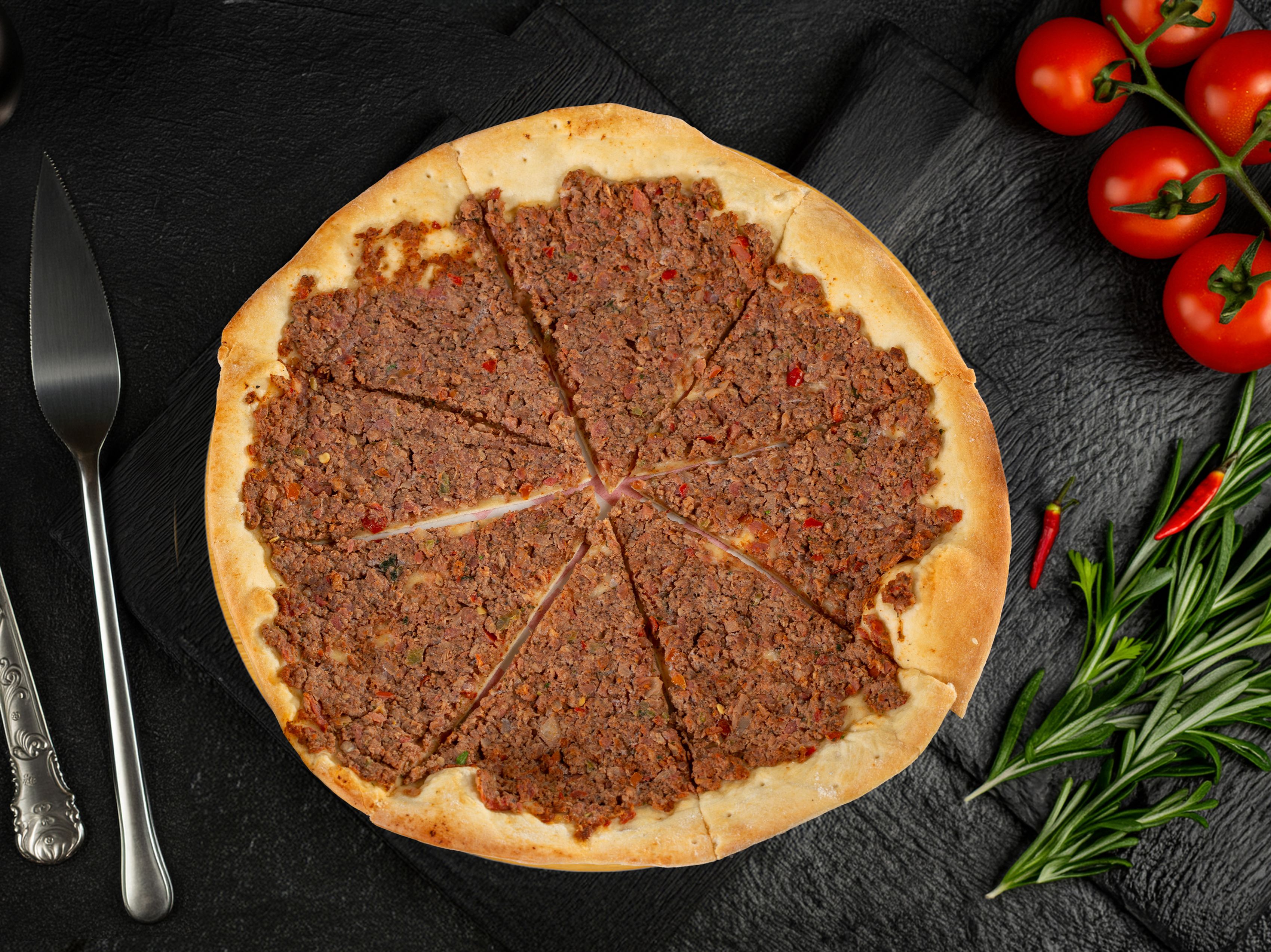 Lahem Ajeen Meat Flatbread / لحم بعجين.