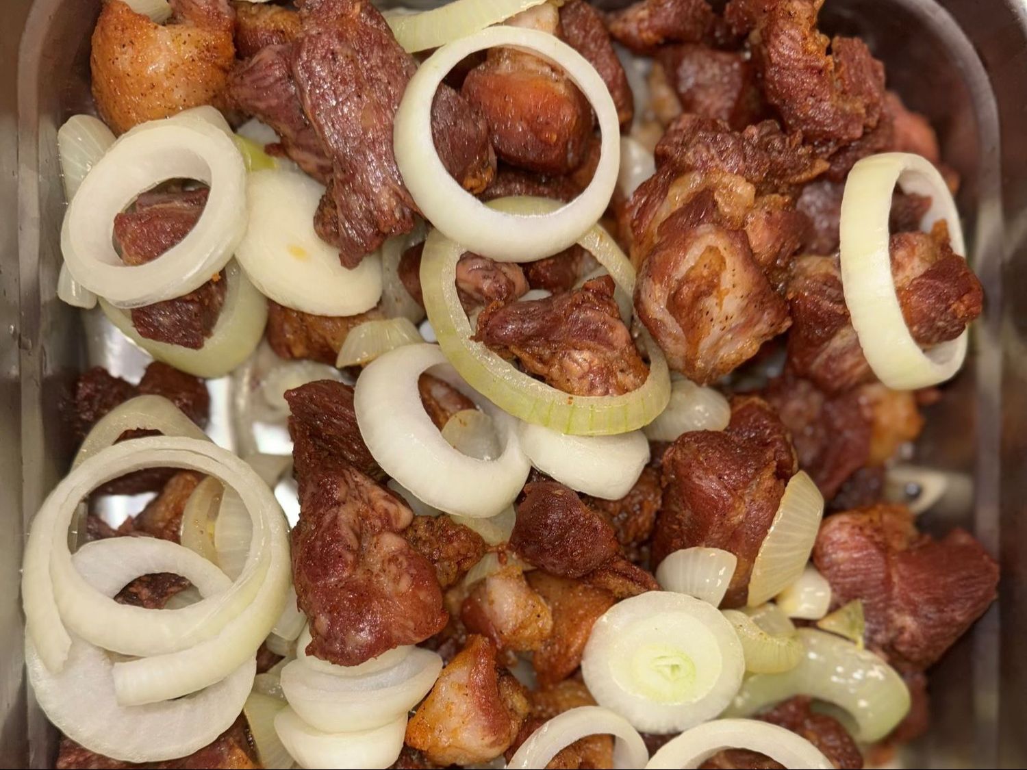 Image-Sm Baked Pork Chunks/ Carne encebollada
